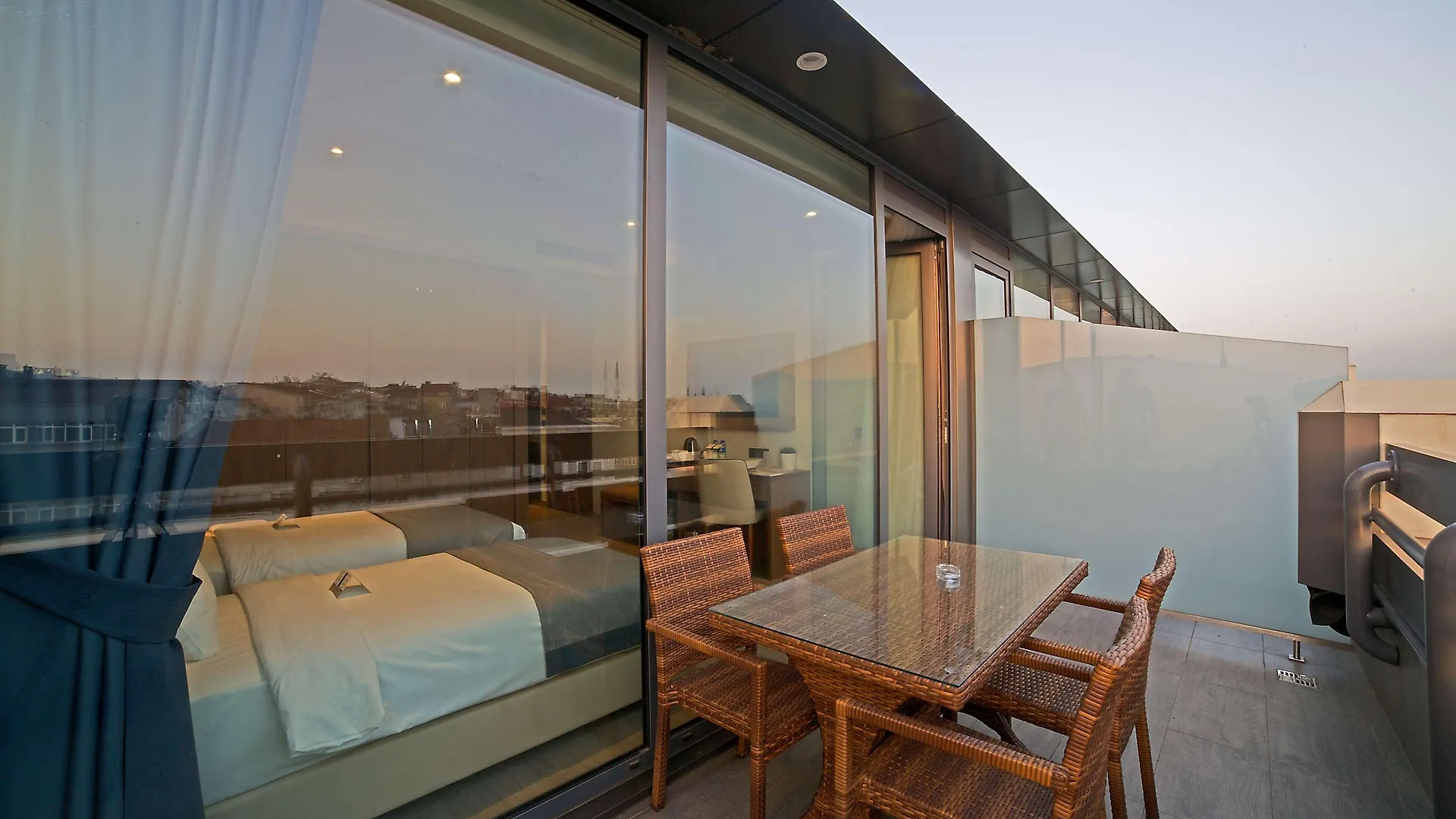 Hotel Ramada By Wyndham Istanbul Old City